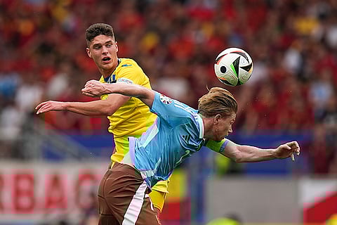 Heorhiy Sudakov vies for a high ball with Kevin De Bruyne